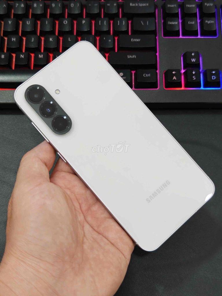 Samsung Galaxy A56 5G 128GB Trắng 99%. Mua bán Điện thoại tại Quận Ninh Kiều Cần Thơ được đăng bởi Nguyễn Toàn hình 1