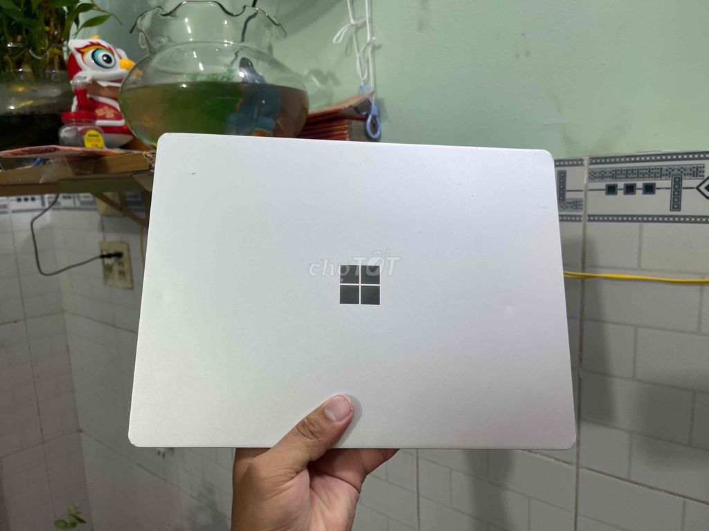 Microsoft Surface Laptop Go i5 8GB/128GB. Mua bán Laptop tại Thị xã Tân Uyên Bình Dương được đăng bởi lê âu hình 1