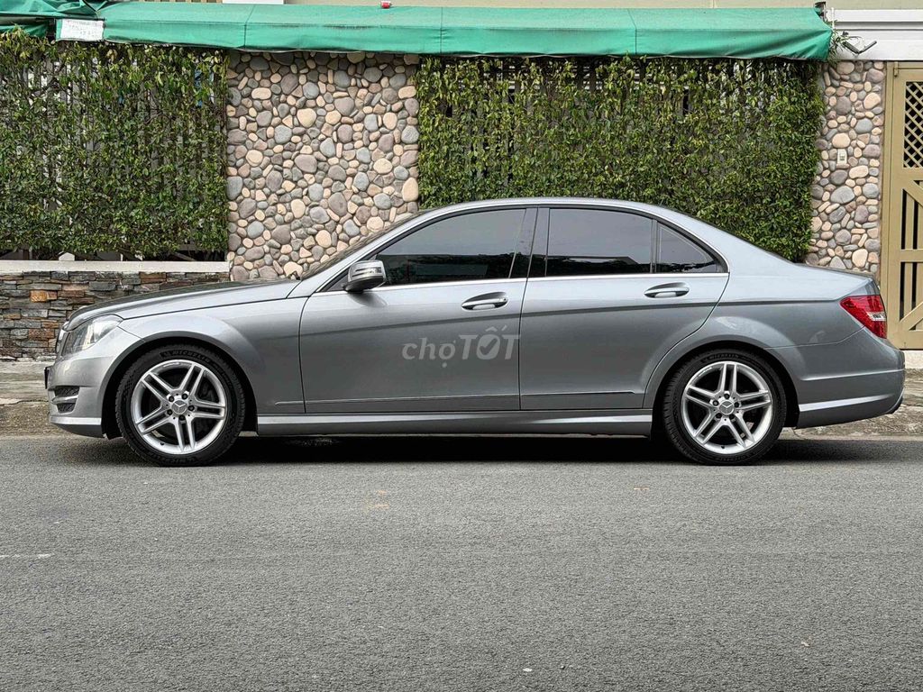Mercedes C300 AMG 2011 Xám bạc 10 vạn