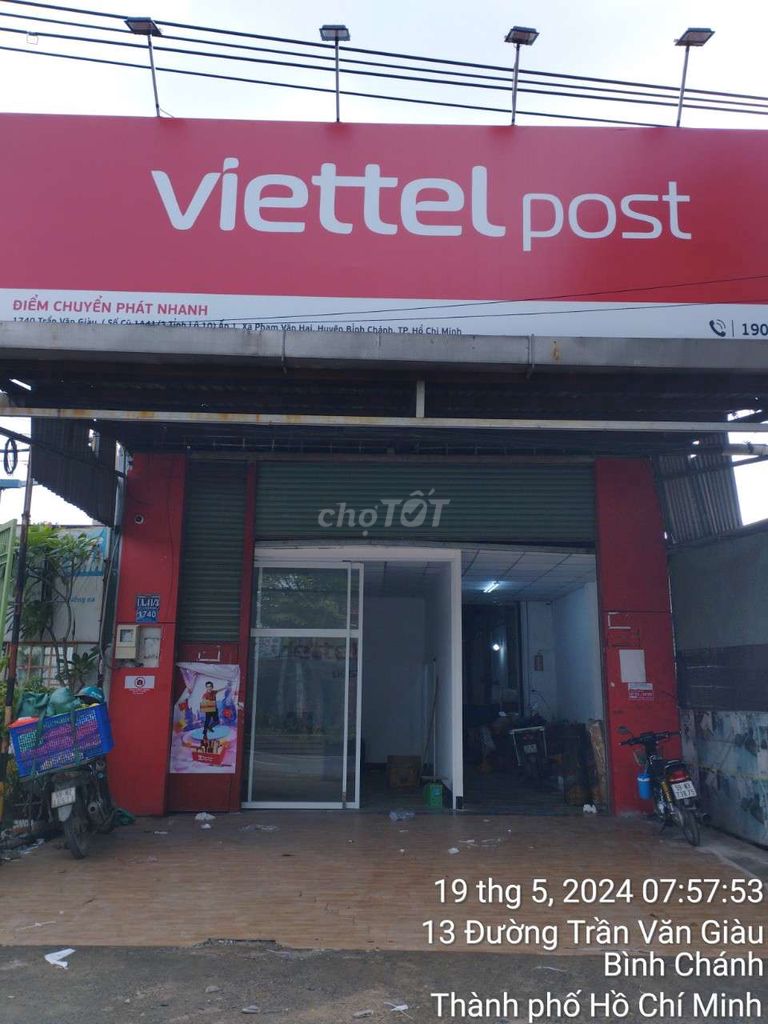 *** 5 nhân viên giao hàng Viettel Post