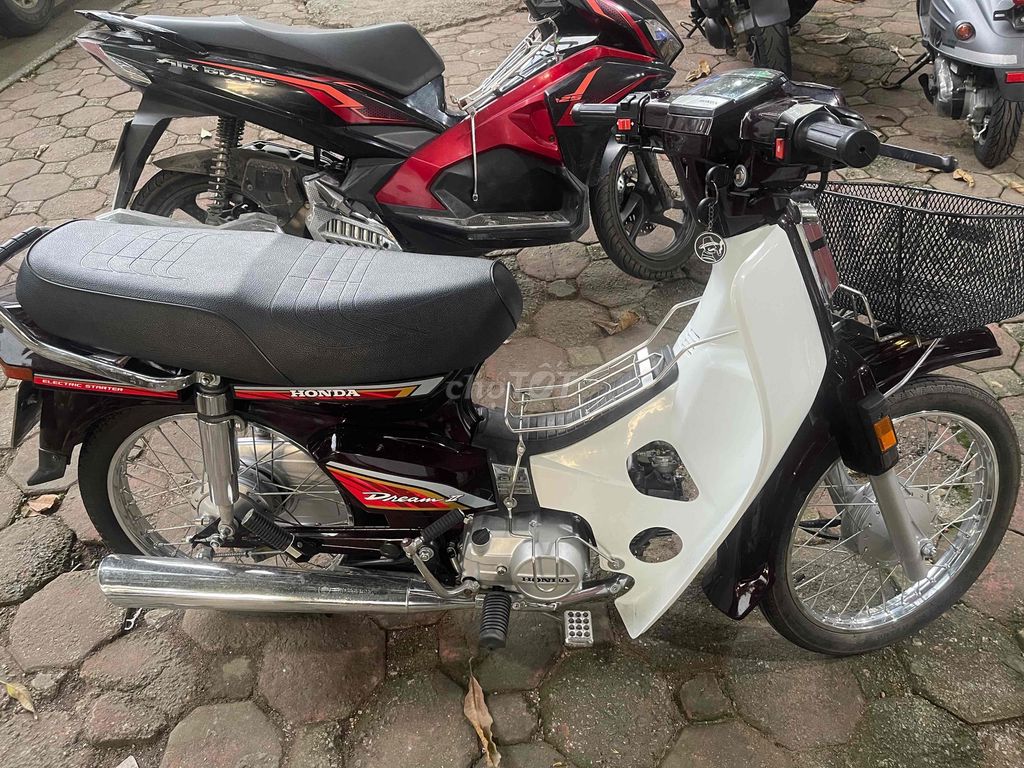 Honda Dream trắng đỏ, xe số. Mua bán Xe máy tại Quận Long Biên Hà Nội được đăng bởi Đình Sơn hình 2