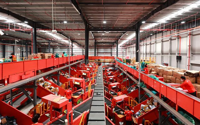CÔNG NHÂN PHÂN LOẠI HÀNG HÓA TRONG KHO TRUNG TÂM. Việc làm tại Huyện Củ Chi Tp Hồ Chí Minh được đăng bởi Công ty TNHH MTV Chuyển phát nhanh Thuận Phong - CN.HCM (J&T Express) hình 3