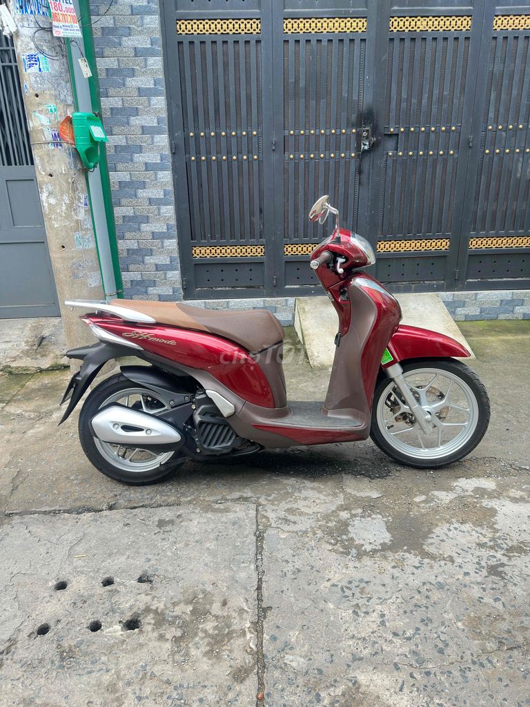 Модель Хонда СХ 9000 км красная