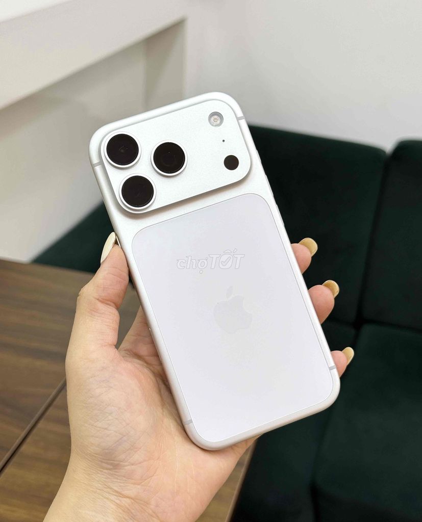 💥DEAL TỐT💥17PRO BẠC 256G ĐẸP 98,5% P100 SẠC 58L👇. Mua bán Điện thoại tại Quận Hải An Hải Phòng được đăng bởi Phạm Huyền Hoàng Dũng Mobile  hình 1