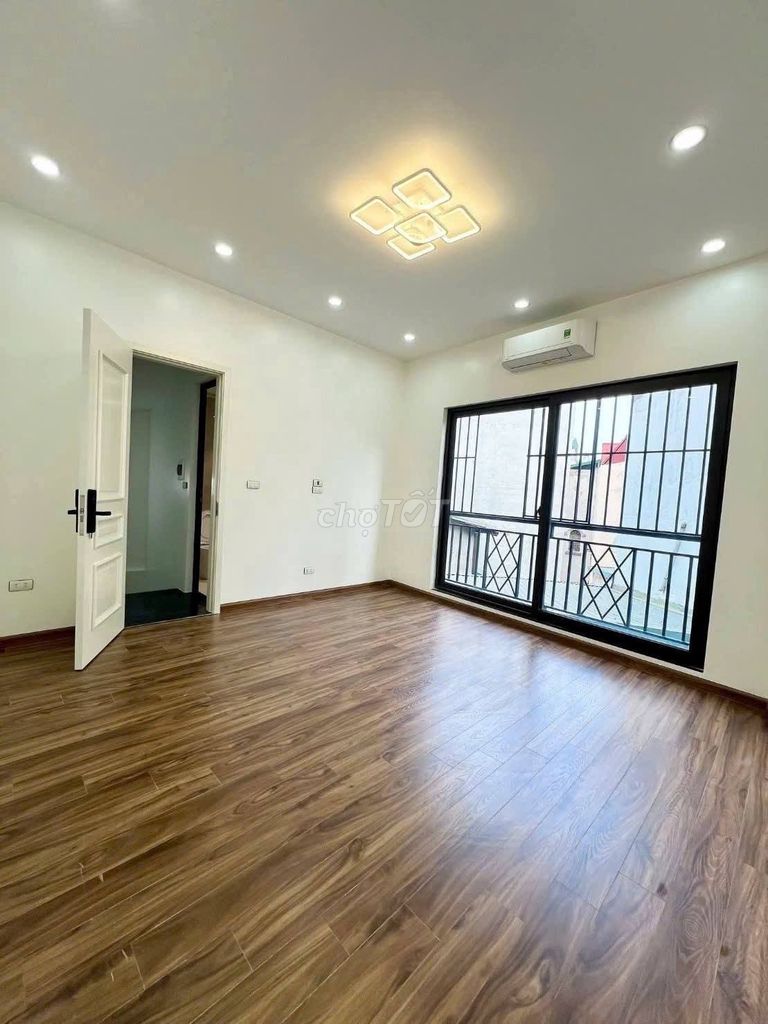 Nhà mặt tiền 3.8m, 5 tầng, phố Văn Cao, Ba Đình, Hà Nội