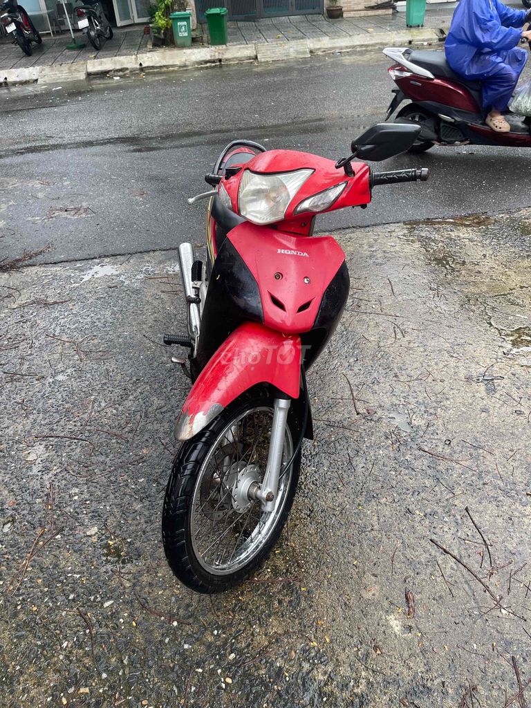 Honda Wave красный, чёрный, серебристый, мотоцикл с механической коробкой
