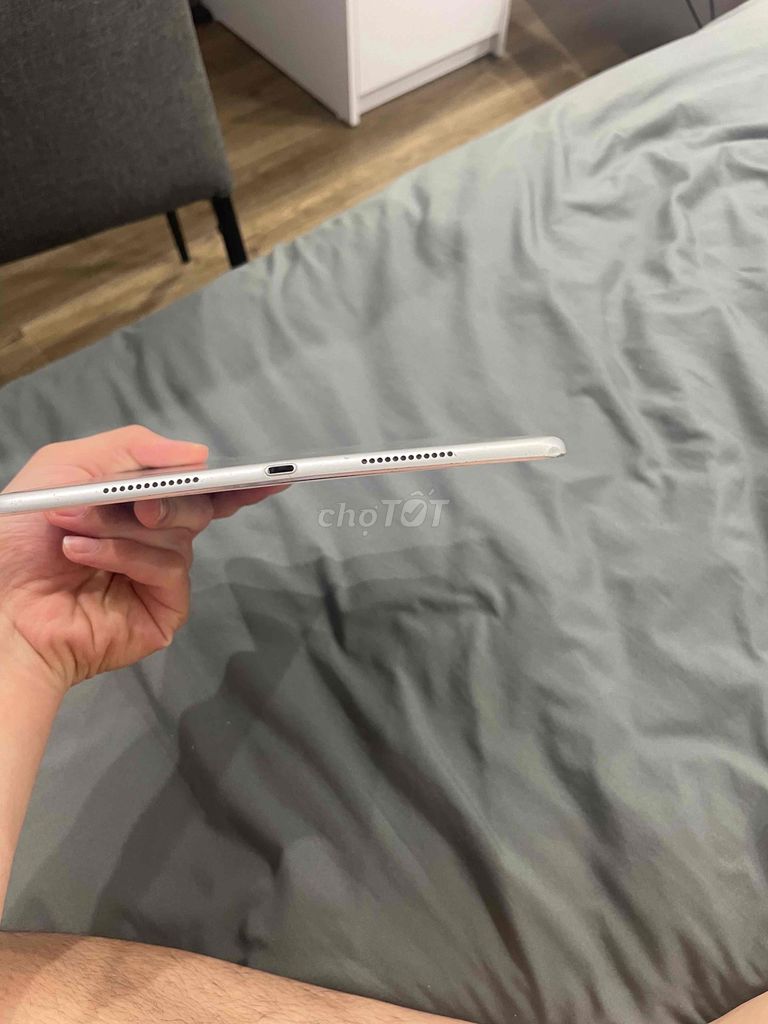 Apple iPad Pro 9.7 inch Bạc. Mua bán Máy tính bảng tại Quận Cầu Giấy Hà Nội được đăng bởi Tôm Sông Hồng hình 1