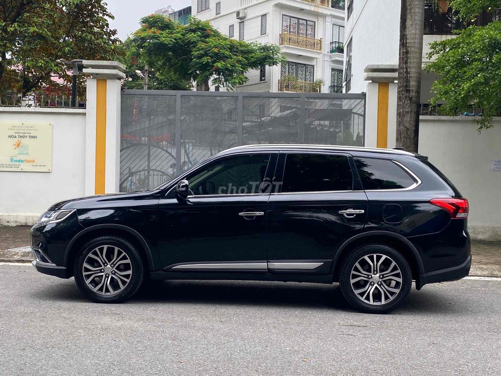 Missu OUTLANDER PREMIUM 2.4,4x4 Black Edition. Mua bán Ô tô tại Quận Long Biên Hà Nội được đăng bởi DUONGMINH AUTO  hình 2
