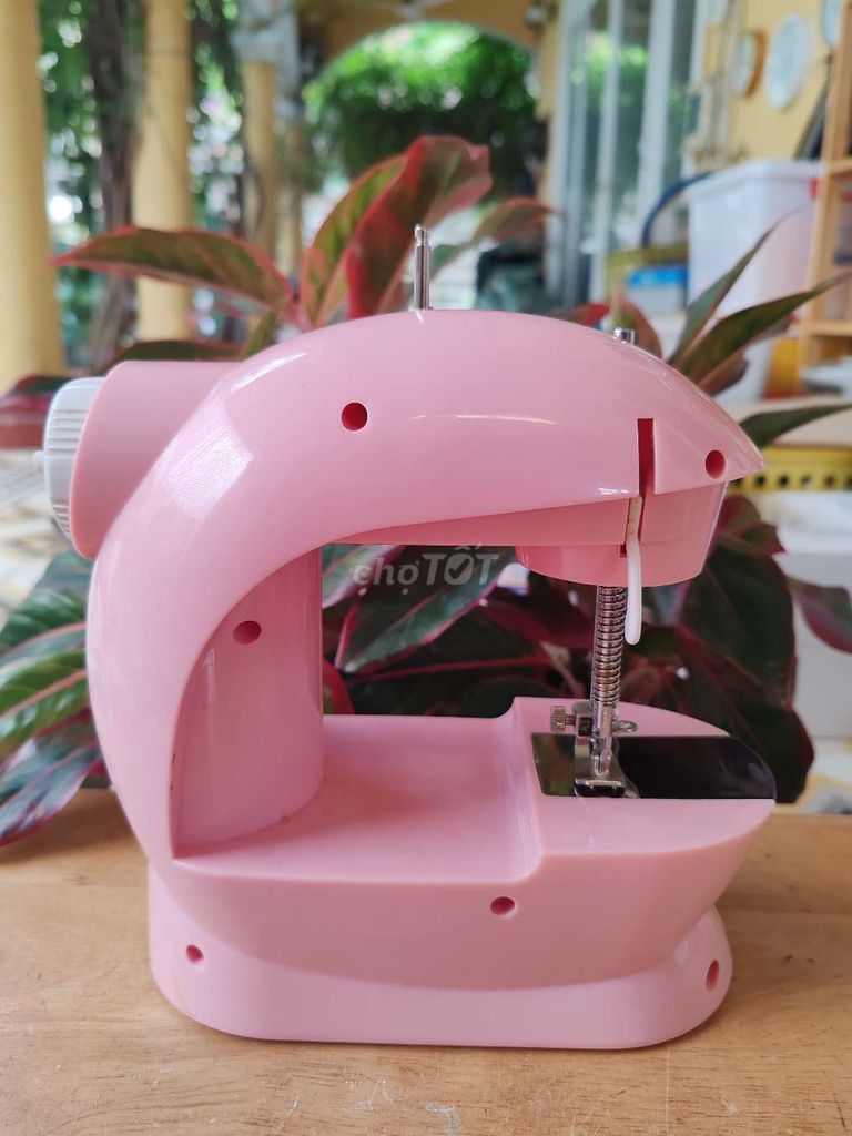 Máy may mini màu Hồng. Mua bán Nội thất, đồ gia dụng khác tại Quận 7 Tp Hồ Chí Minh được đăng bởi Vy Vy hình 1