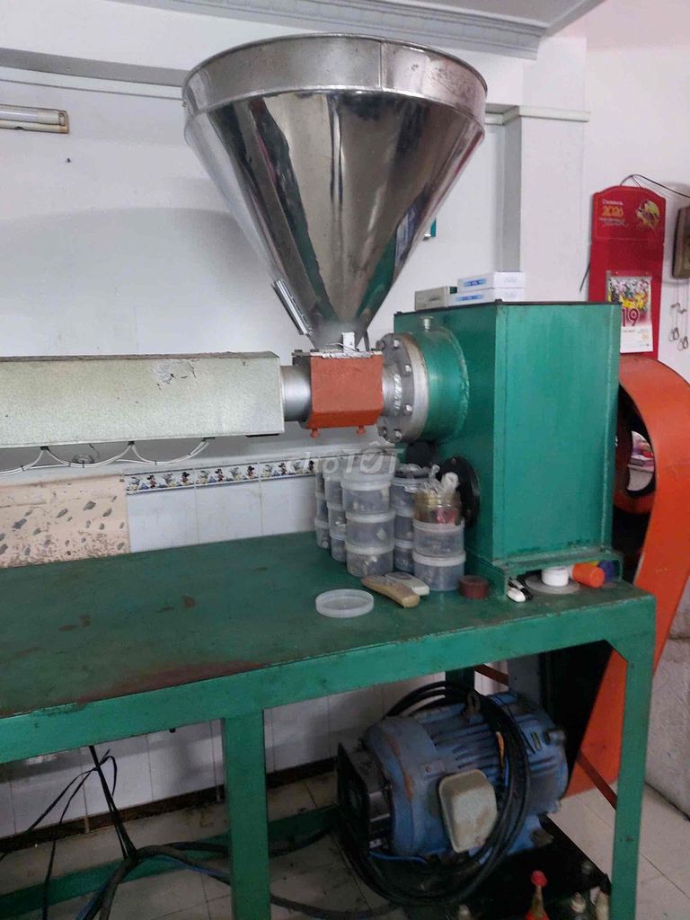 Máy thổi khuôn 80 Ly. 65 ly mới 90%. Mua bán Đồ chuyên dụng, Giống nuôi trồng tại Quận 11 Tp Hồ Chí Minh được đăng bởi Tùng  hình 1