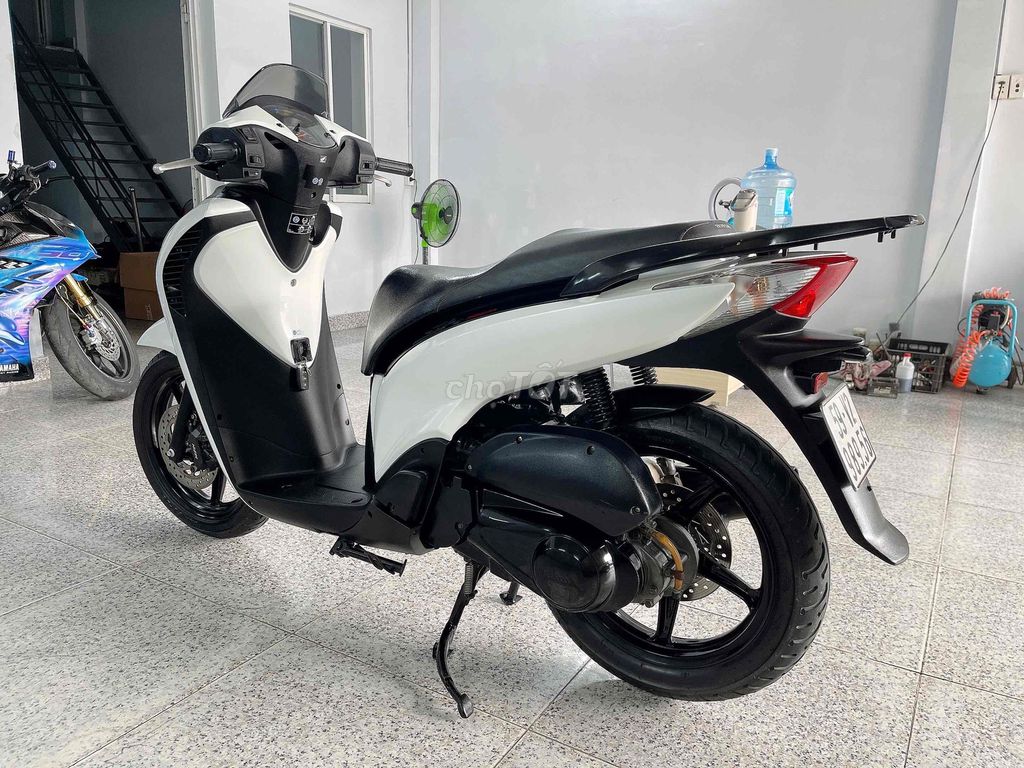 Nguyên con Sh 150cc Ý 2010 vô 4 món @ .Siêu Đẹp.❤️. Mua bán Xe máy tại Quận 12 Tp Hồ Chí Minh được đăng bởi LeeteeHung hình 3