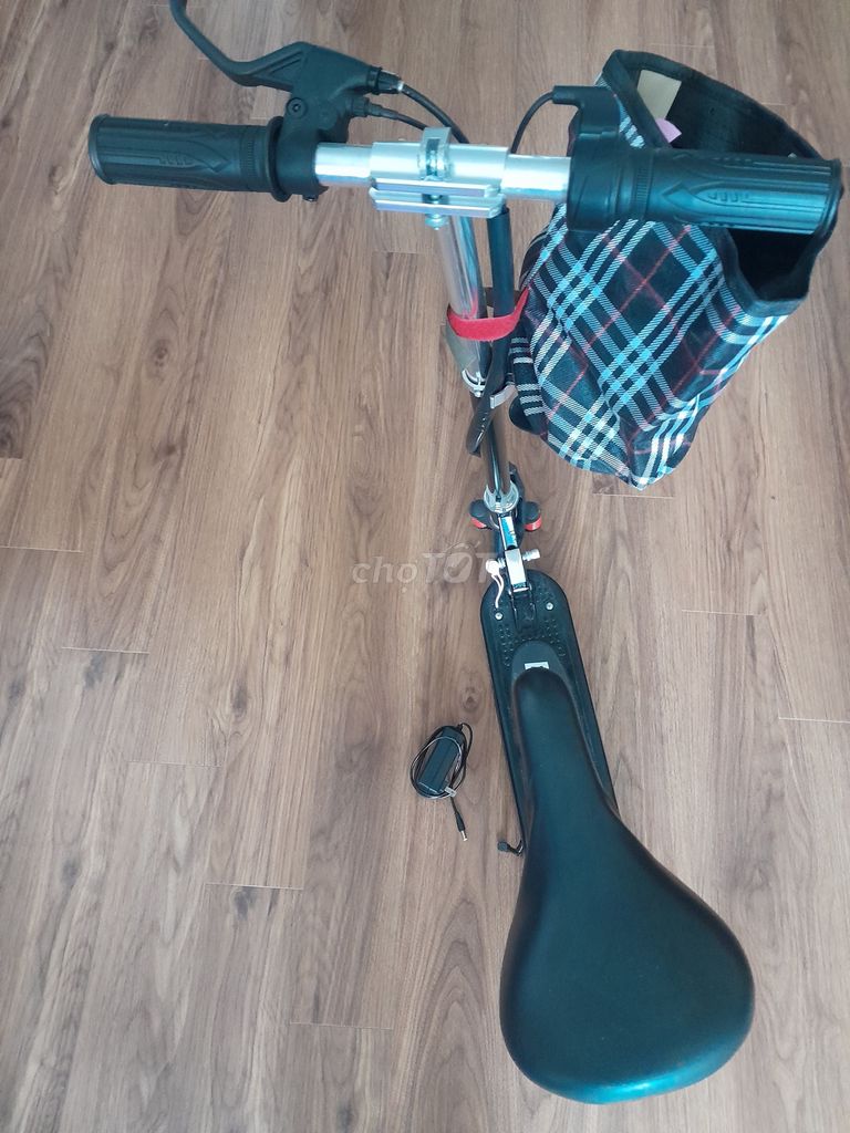 XE điện mini E-SCOOTER,120W, màu đen, 12kg mới 97%. Mua bán Xe điện tại Quận Hà Đông Hà Nội được đăng bởi Ms Huong hình 2