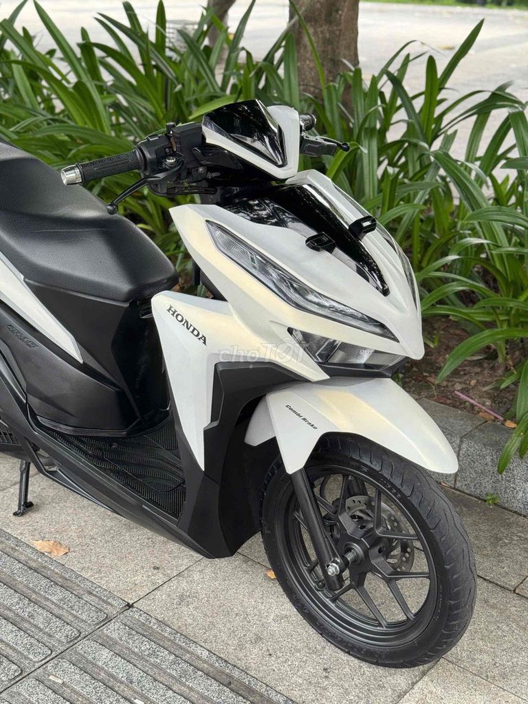 Vario 125 2022 бело-черный Индонезия гор. номер 9владельцев