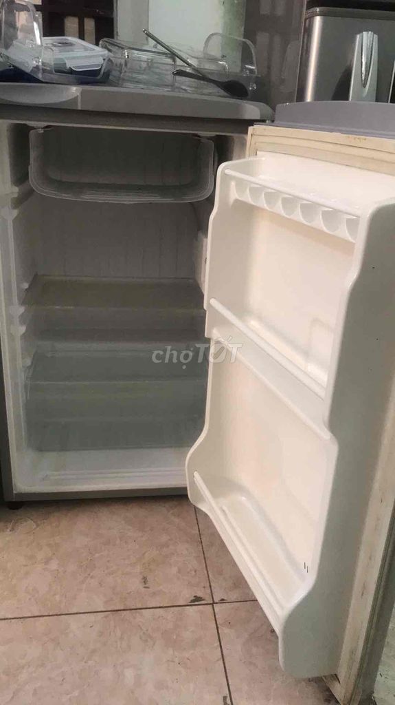 tủ lạnh Sanyo  90L chỉ tầm 1kw/ngày