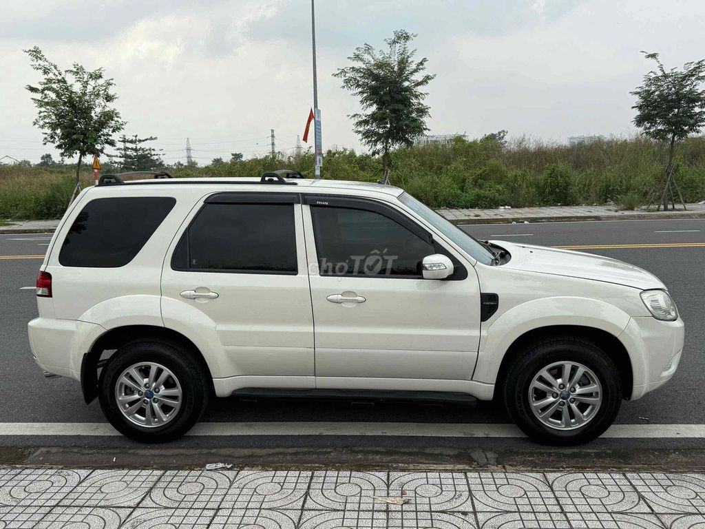 Ford Escape 2011 2.3L XLS 4x2 Trắng. Mua bán Ô tô tại Thành phố Thủ Dầu Một Bình Dương được đăng bởi  Trung Tin Used Car hình 4