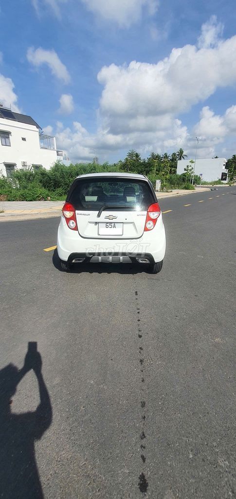 Chevrolet Spark 2017 màu trắng, máy 1.2, 5 chỗ.. Mua bán Ô tô tại Quận Ninh Kiều Cần Thơ được đăng bởi Nguyễn Tài hình 5