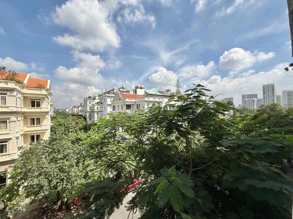 Продается Hung Vuong 2 Phu My Hung DT: 62 м2, 2 спальни, красивый, просторный дом