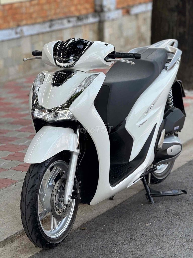 SH 160i 2024 TRẮNG LƯỚT ( CÓ ĐỔI XE GÓP ). Mua bán Xe máy tại Thành phố Thủ Đức Tp Hồ Chí Minh được đăng bởi Vũ Vũ hình 1