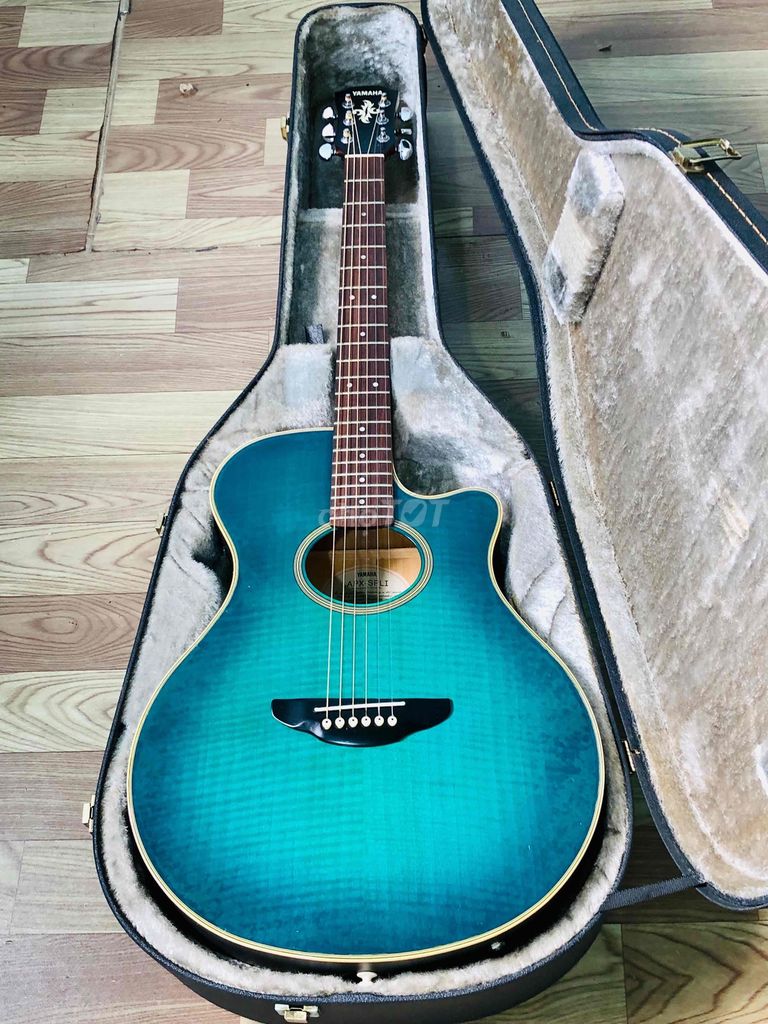 Guitar Yamaha APX-SPLI chuyên sân khấu.