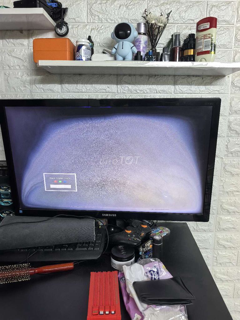 Màn hình Samsung 27 inch kèm quạt tản nhiệt. Mua bán Phụ kiện (Màn hình, Chuột...) tại Quận 1 Tp Hồ Chí Minh được đăng bởi Hoàng Minh Phúc hình 1