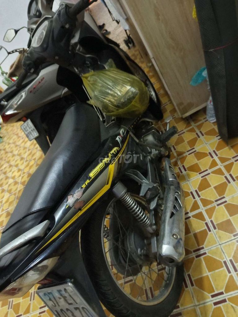 Xe máy Yamaha Jupiter Gravita màu Đen Bạc Vàng. Mua bán Xe máy tại Quận Bình Thuỷ Cần Thơ được đăng bởi Quang Liêm hình 4