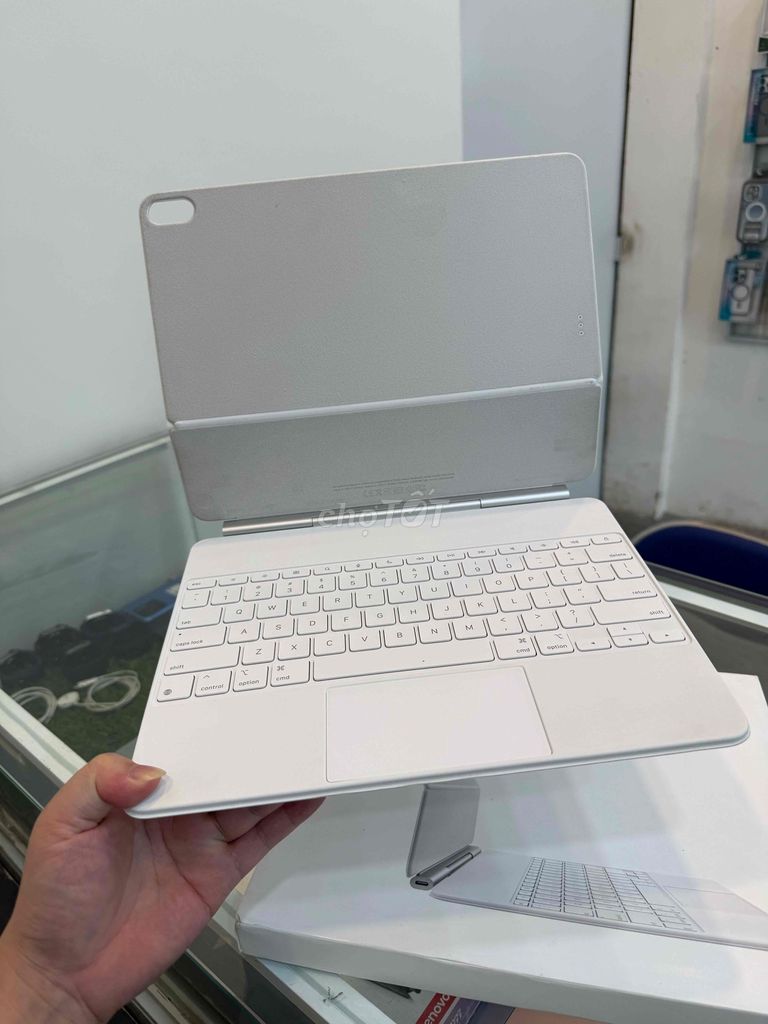 Magic Keyboard 13 inch, iPad Air M2, M3, M4. Mua bán Phụ kiện (Màn hình, Chuột...) tại Quận Tân Bình Tp Hồ Chí Minh được đăng bởi Minh Tuấn hình 1