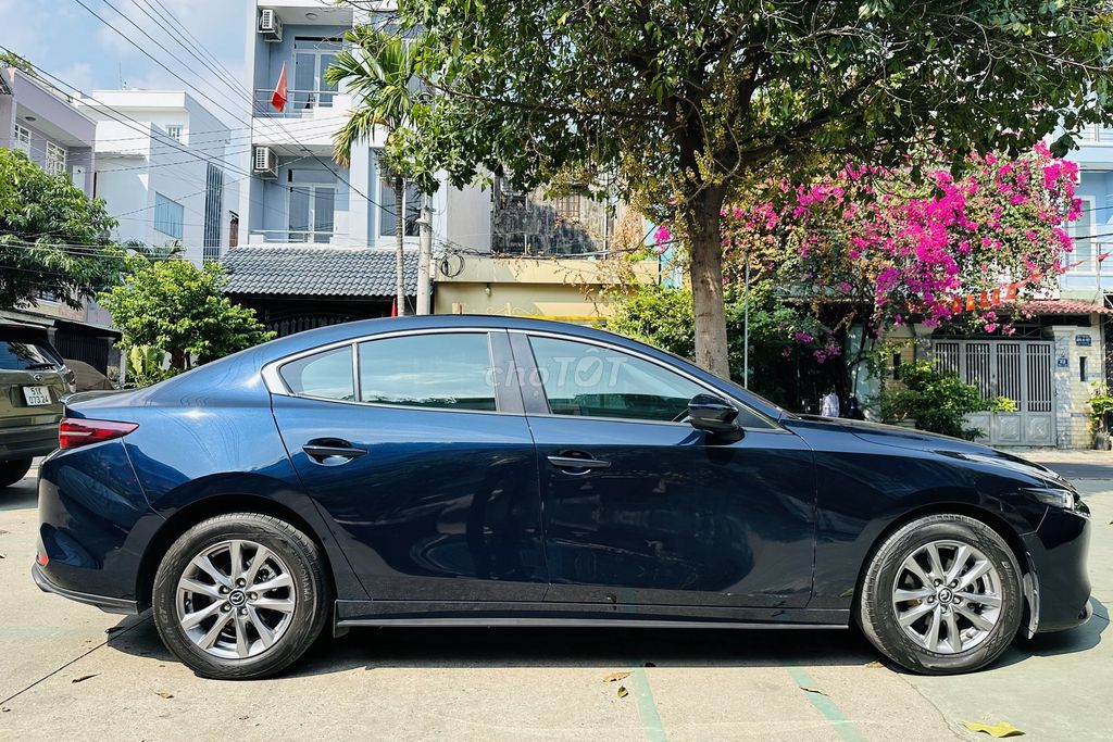 Mazda 3 1.5L Premium рег. 2023 сине-черный, полная комплектация