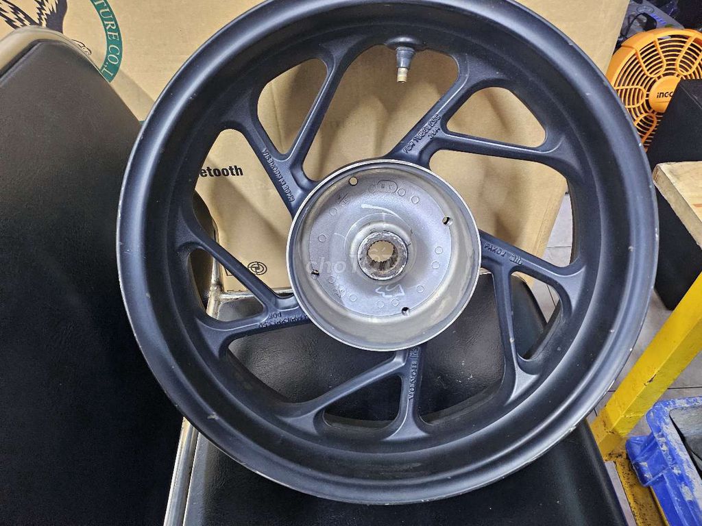 Mâm sau thắng đĩa zin tháo xe VARIO 160 Indonesia. Mua bán Phụ tùng xe tại Quận 1 Tp Hồ Chí Minh được đăng bởi KIM Merchant hình 1