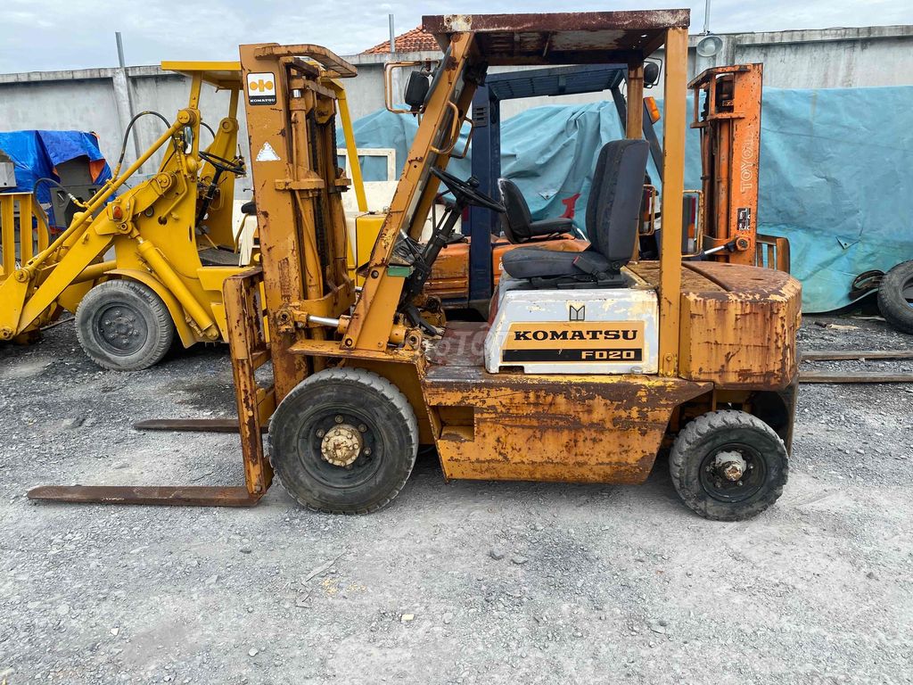 KoMatsu 2 tấn dầu