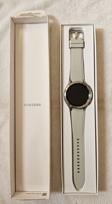 Galaxy watch 4 classic 46mm còn đẹp, hết bh 4/2024