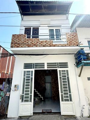 NHÀ ĐẸP HẺM XE TẢI ĐÚC 1 LẦU CÓ 2PN 2WC MẶT TIỀN ĐƯỜNG LIÊN TỔ 4-5