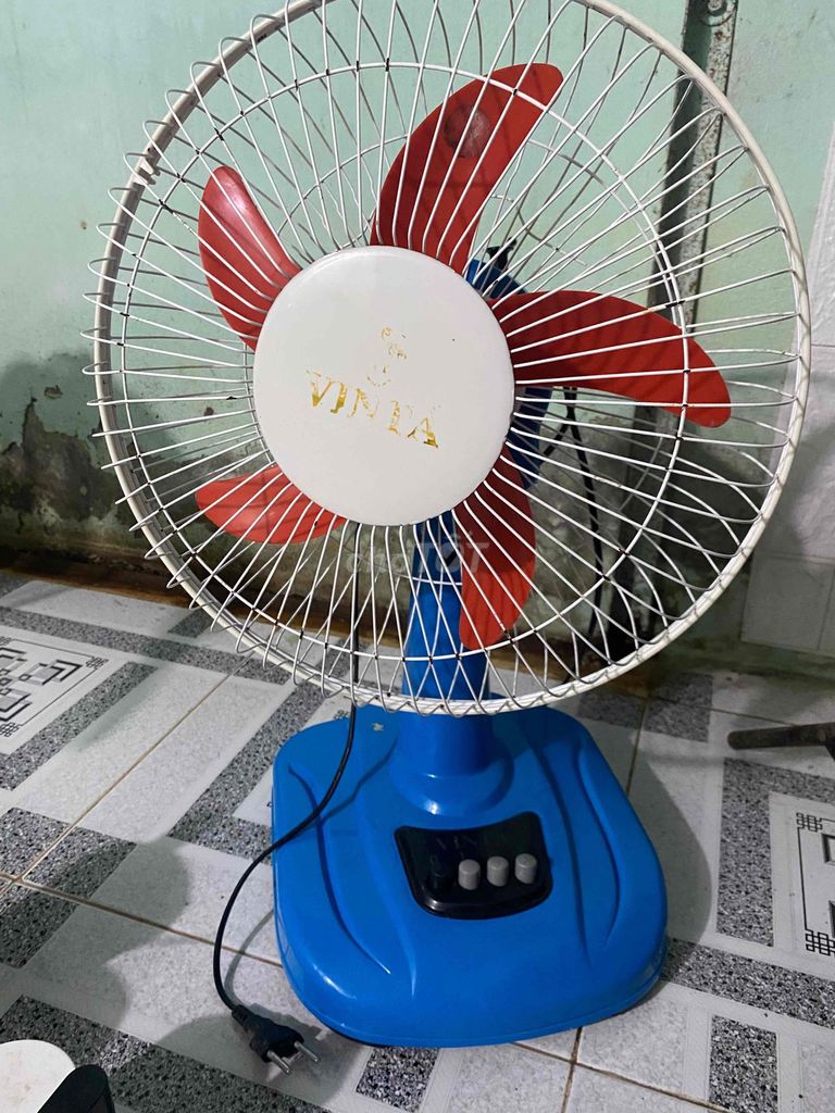 Quạt bàn Vinya nhỏ gọn nhiều màu. Mua bán Quạt tại Thành phố Cà Mau Cà Mau được đăng bởi Ngọc Bích hình 1