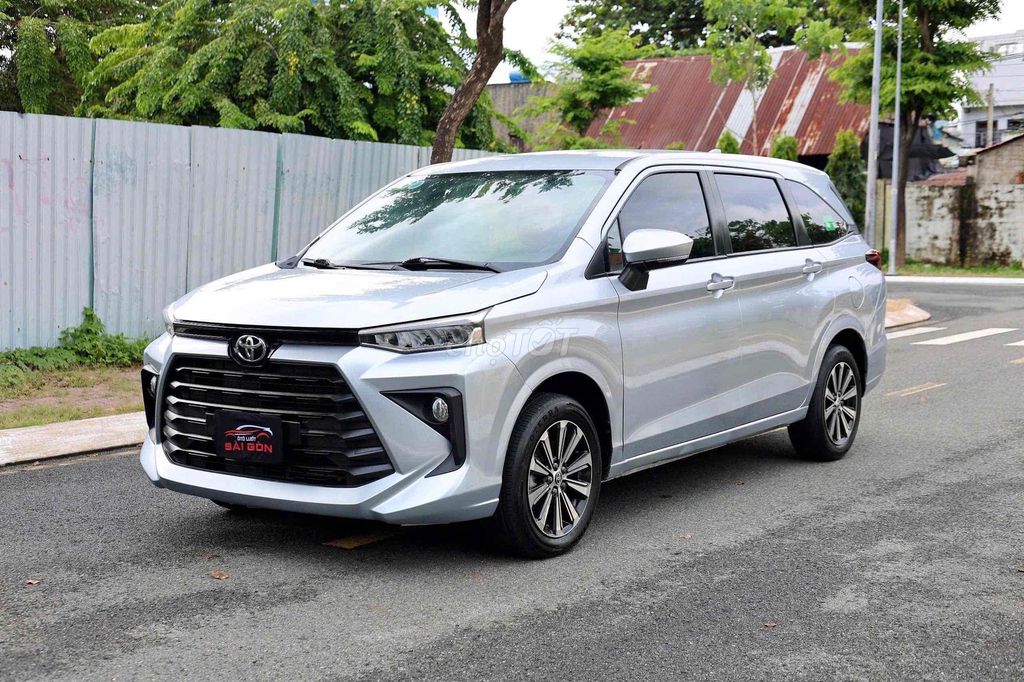 Toyota Avanza 2022 МКПП 7 мест Серебристый