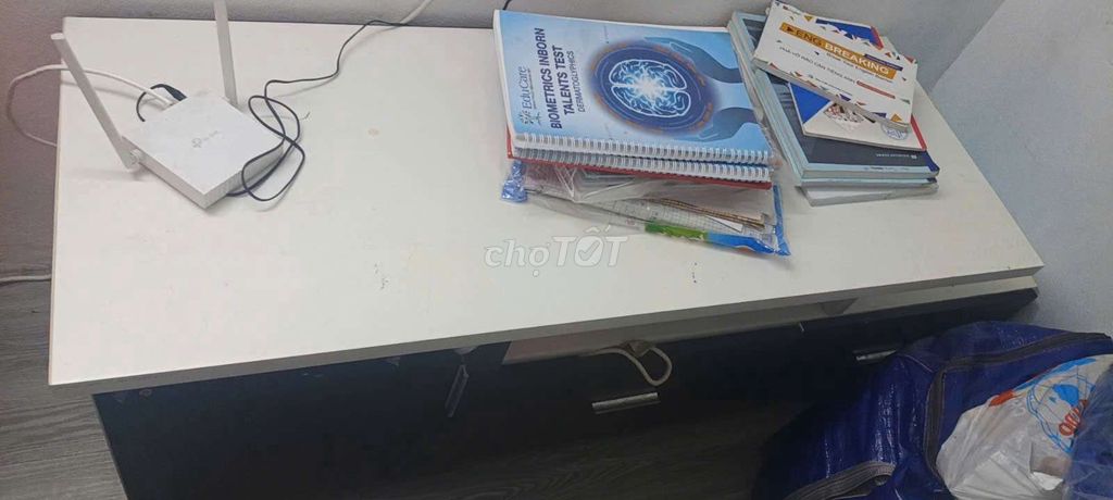 Bàn Tủ Tivi Nhựa Đài Loan Trắng Đen Đã Sử Dụng. Mua bán Bàn ghế tại Quận Hà Đông Hà Nội được đăng bởi Bich Thủy A shui hình 1