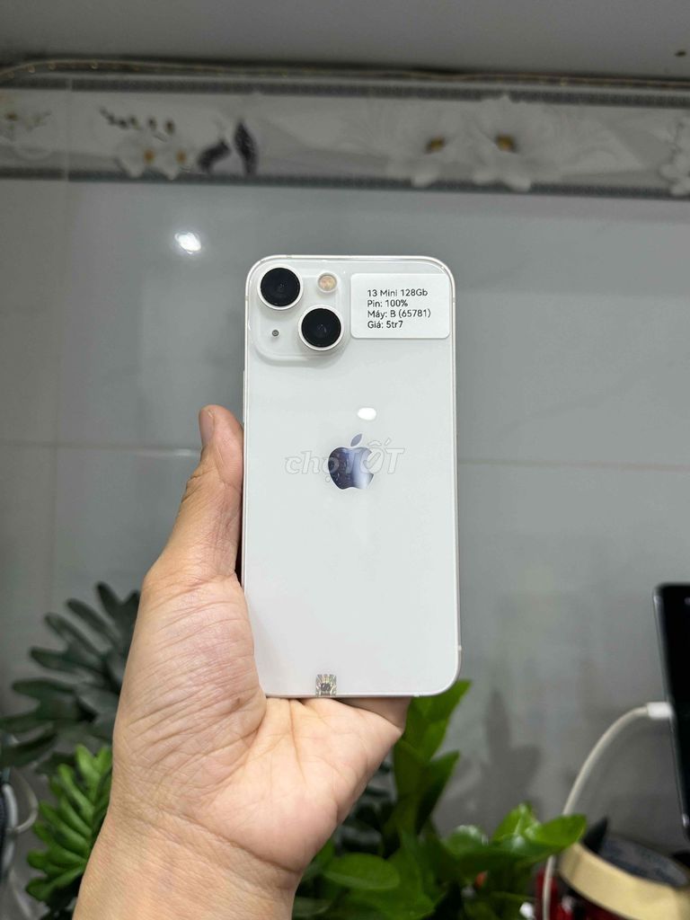 iPhone 13 Mini 128G Quốc tế Trắng P100 zin đẹp 98. Mua bán Điện thoại tại Huyện Hóc Môn Tp Hồ Chí Minh được đăng bởi Nguyễn Thu hình 1