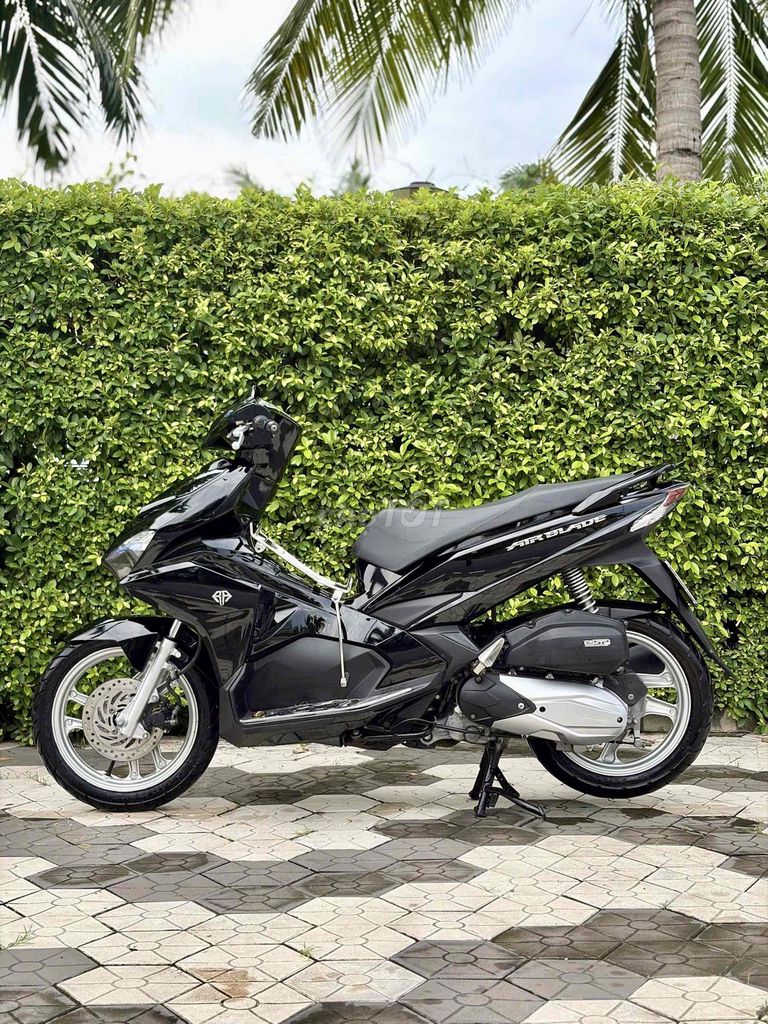 Honda Air Blade 2019 с санкт-петербургскими... стоп, с госномером Хошимина, родной мотор, смарт-ключ