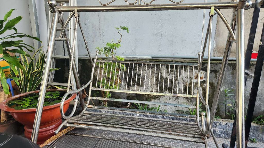 Ghế xích đu Inox đã sử dụng 90%. Mua bán Bàn ghế tại Thành phố Thủ Dầu Một Bình Dương được đăng bởi Ricky hình 1
