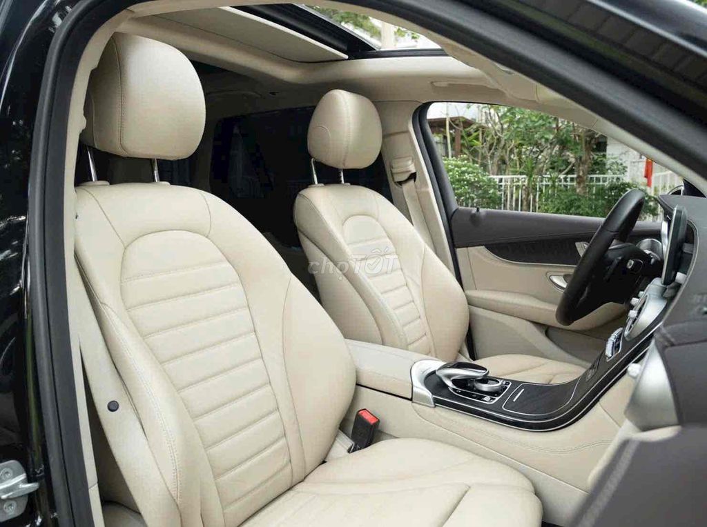GLC300 4Matic Sx 2017 . Đen - Kem . Giá : 8xxtr. Mua bán Ô tô tại Quận 7 Tp Hồ Chí Minh được đăng bởi Thái LA Auto hình 8
