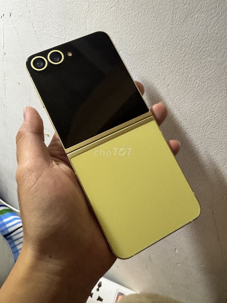 Samsung Z Flip 6 Vàng Đã sử dụng. Mua bán Điện thoại tại Quận Gò Vấp Tp Hồ Chí Minh được đăng bởi Danh Nguyễn hình 1