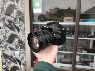 Máy ảnh Nikon D3200 và ống kính 18-70mm