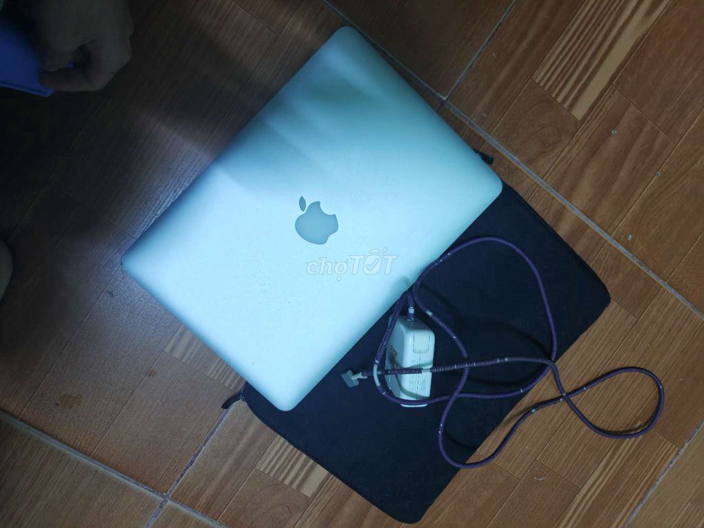 MacBook Pro 2015 8GB/128GB Bạc. Mua bán Laptop tại Thành phố Đà Lạt Lâm Đồng được đăng bởi Thanh Lê hình 1