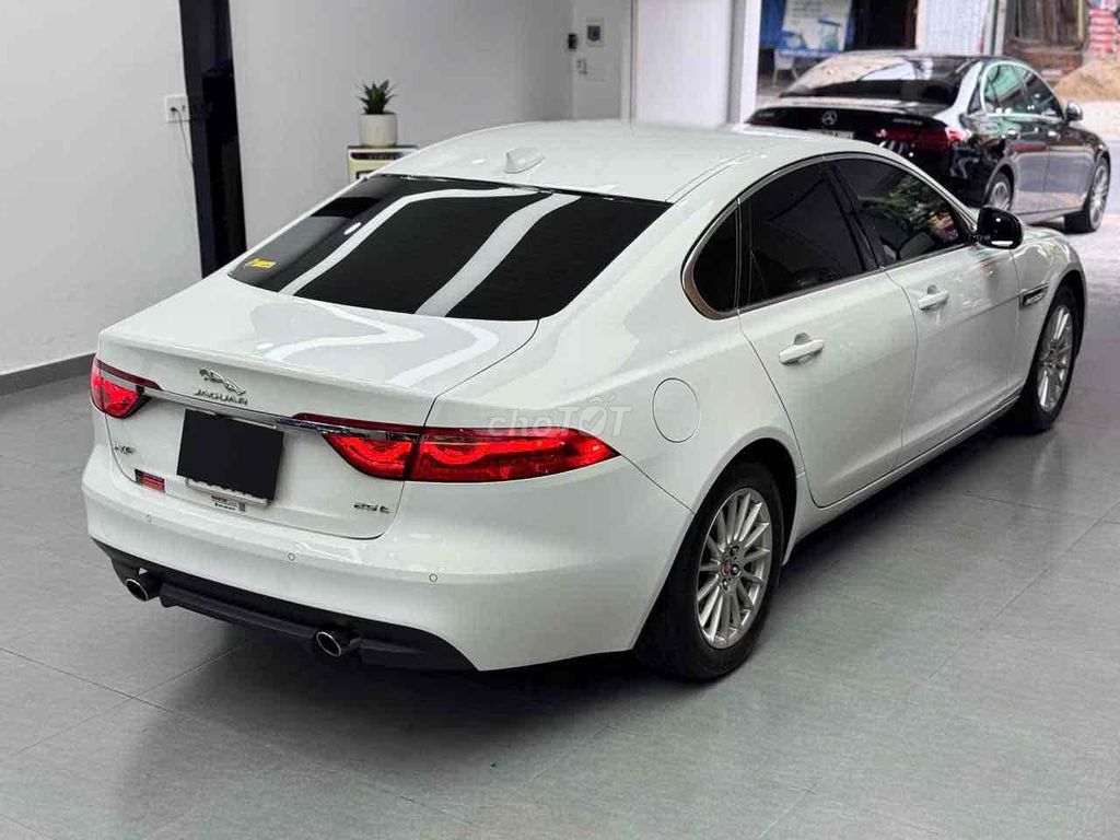 Jaguar XF 2016 Prestige 2.0 AT - 380000 km. Mua bán Ô tô tại Quận 7 Tp Hồ Chí Minh được đăng bởi Hoàng Anh Tuấn hình 5