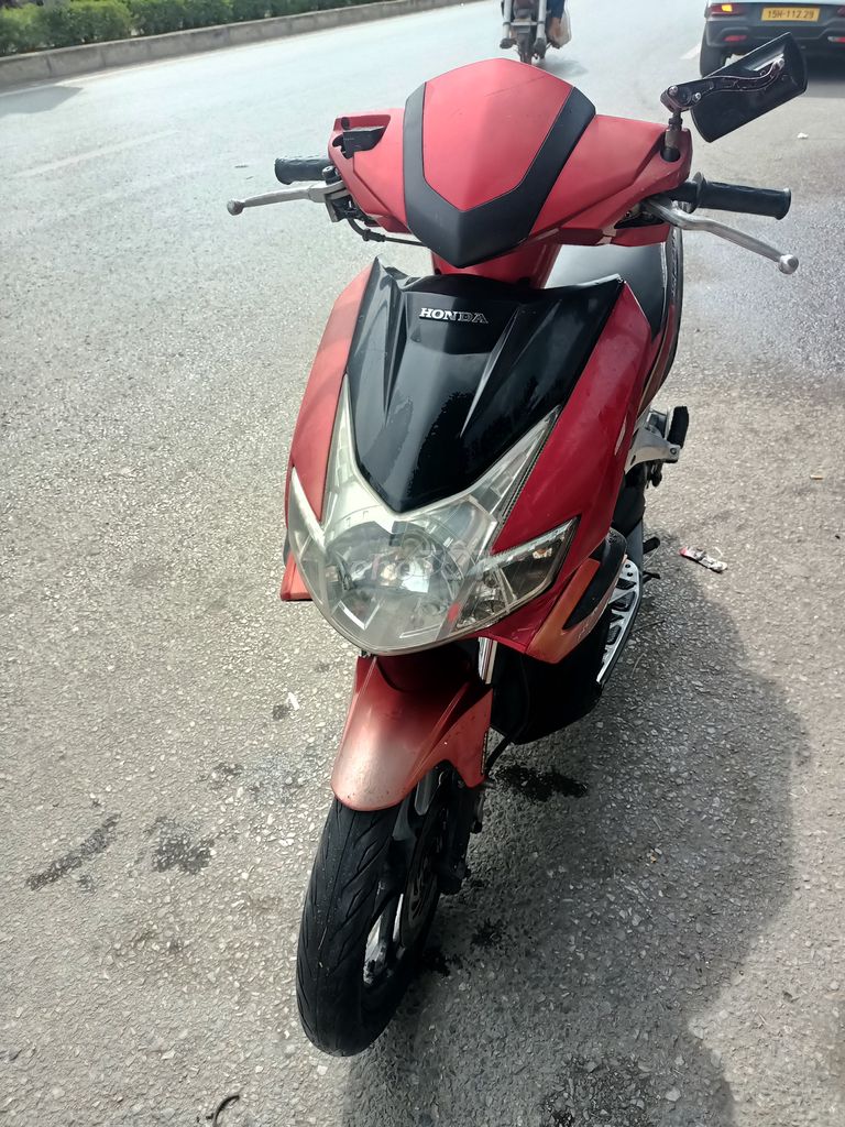 Honda Air Blade Đỏ. Mua bán Xe máy tại Quận Kiến An Hải Phòng được đăng bởi minh lan hình 1