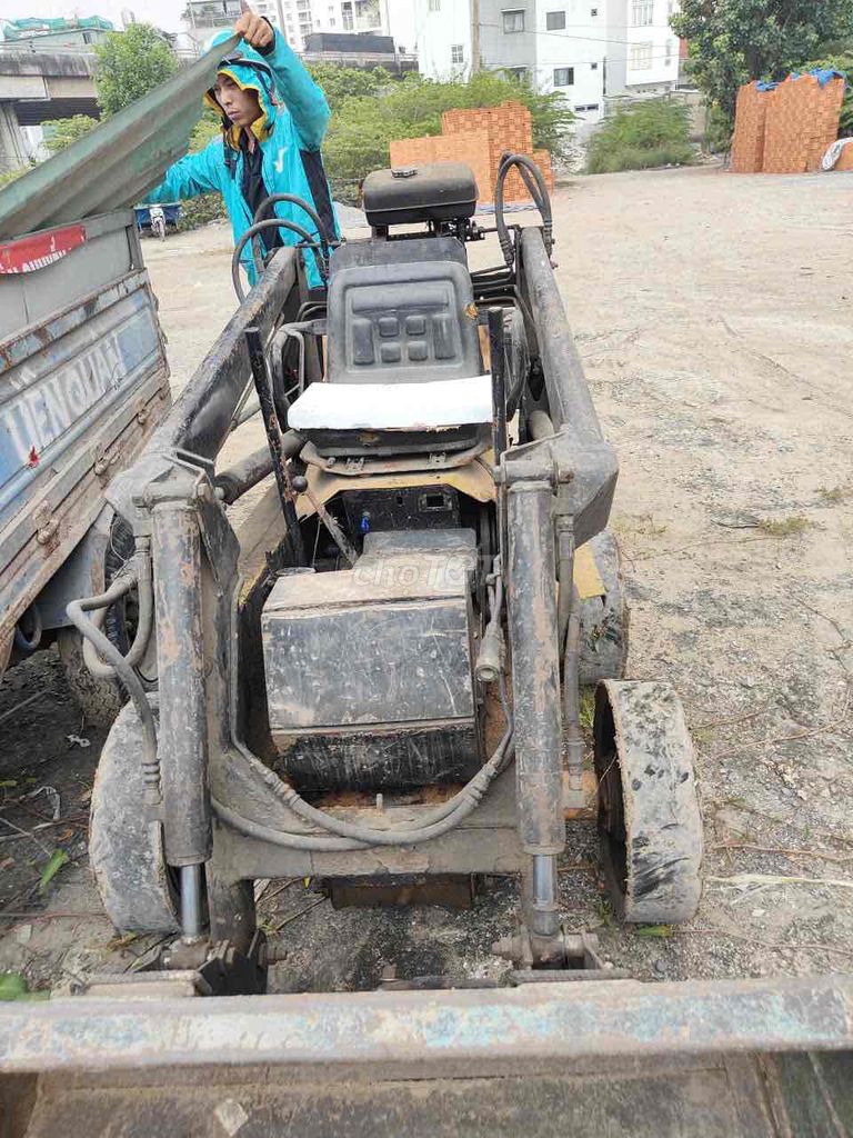 Máy xúc lật Bobcat TCM Vàng Đen Đã qua sử dụng. Mua bán Phương tiện khác tại Quận 7 Tp Hồ Chí Minh được đăng bởi NguyenLong hình 4