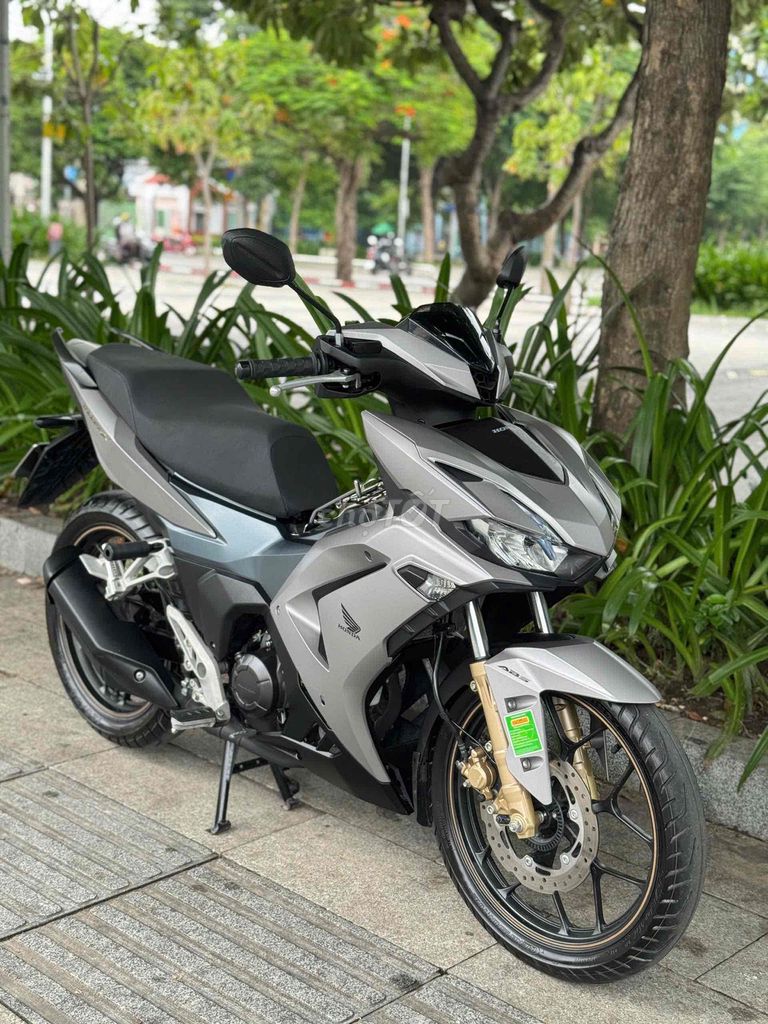 Honda Winner X V3 ABS 150 2023 матовый серебристый 7000 км с гос. номером Хошимина