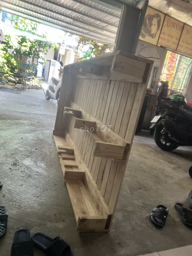 Pallet gỗ 1m x 1m90 Kệ trang trí. Mua bán Tủ, kệ gia đình tại Quận Liên Chiểu Đà Nẵng được đăng bởi Nguyễn Đỗ Duy Niên hình 1