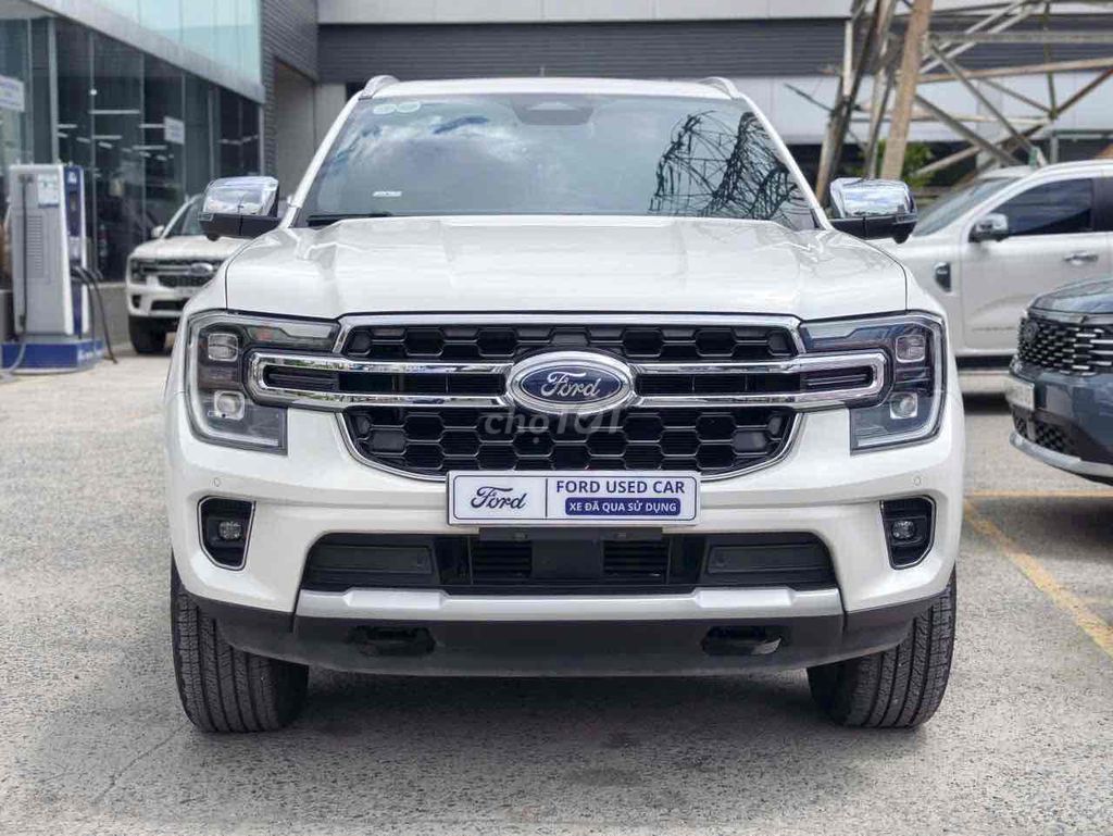 Ford Everest Titanium 4x4 2025 Trắng