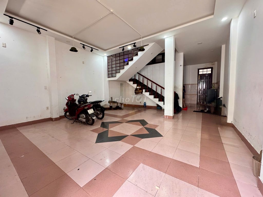nhà 3 tầng MT đường Ngọc Hân, gần Monarchy - Giá chỉ 15tr/th