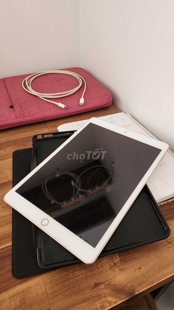 Apple iPad Gen 7 Wifi 32GB Vàng hồng 99%. Mua bán Máy tính bảng tại Thành phố Đồng Xoài Bình Phước được đăng bởi Phạm Tuấn Thiều Quang hình 1