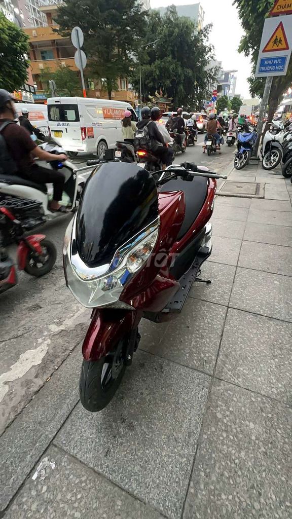 Хонда PCX 125 2012 красная 90%